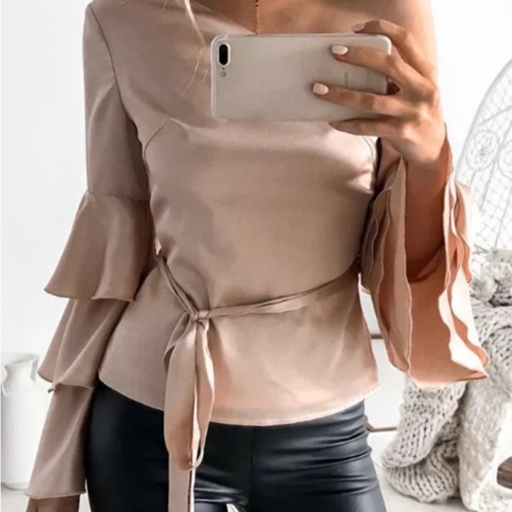 Sexy Exposed Shoulder Ruffled Bell Sleeve Top